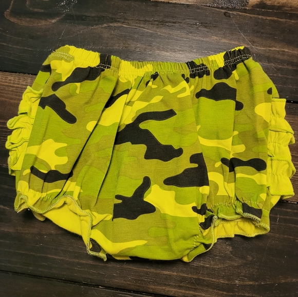 3 for $10 🤎Ruffle buns diaper covers - Picture 6 of 6